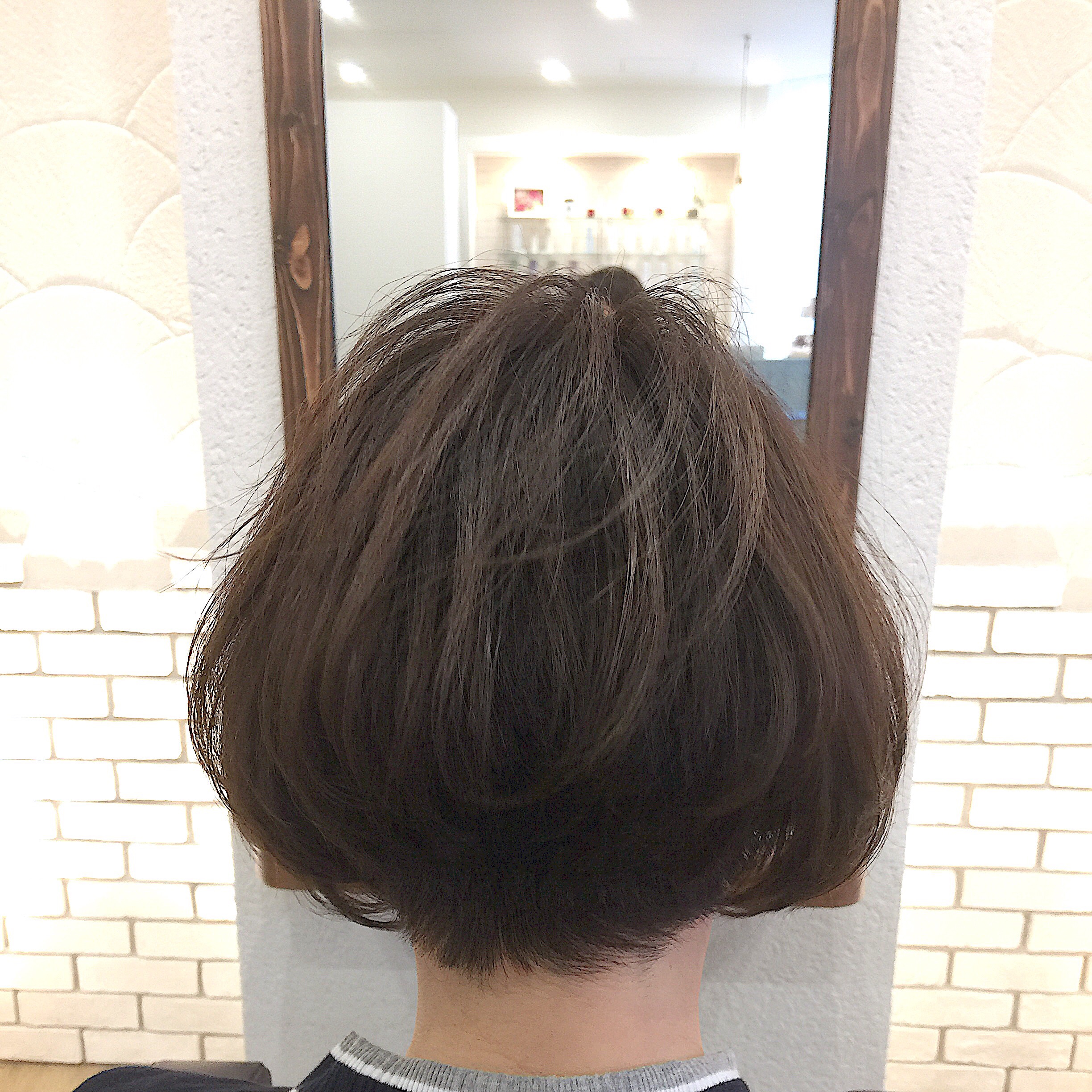 ヘアのお悩み つむじ付近の髪が割れちゃう理由と3つの解消法 Narita Com